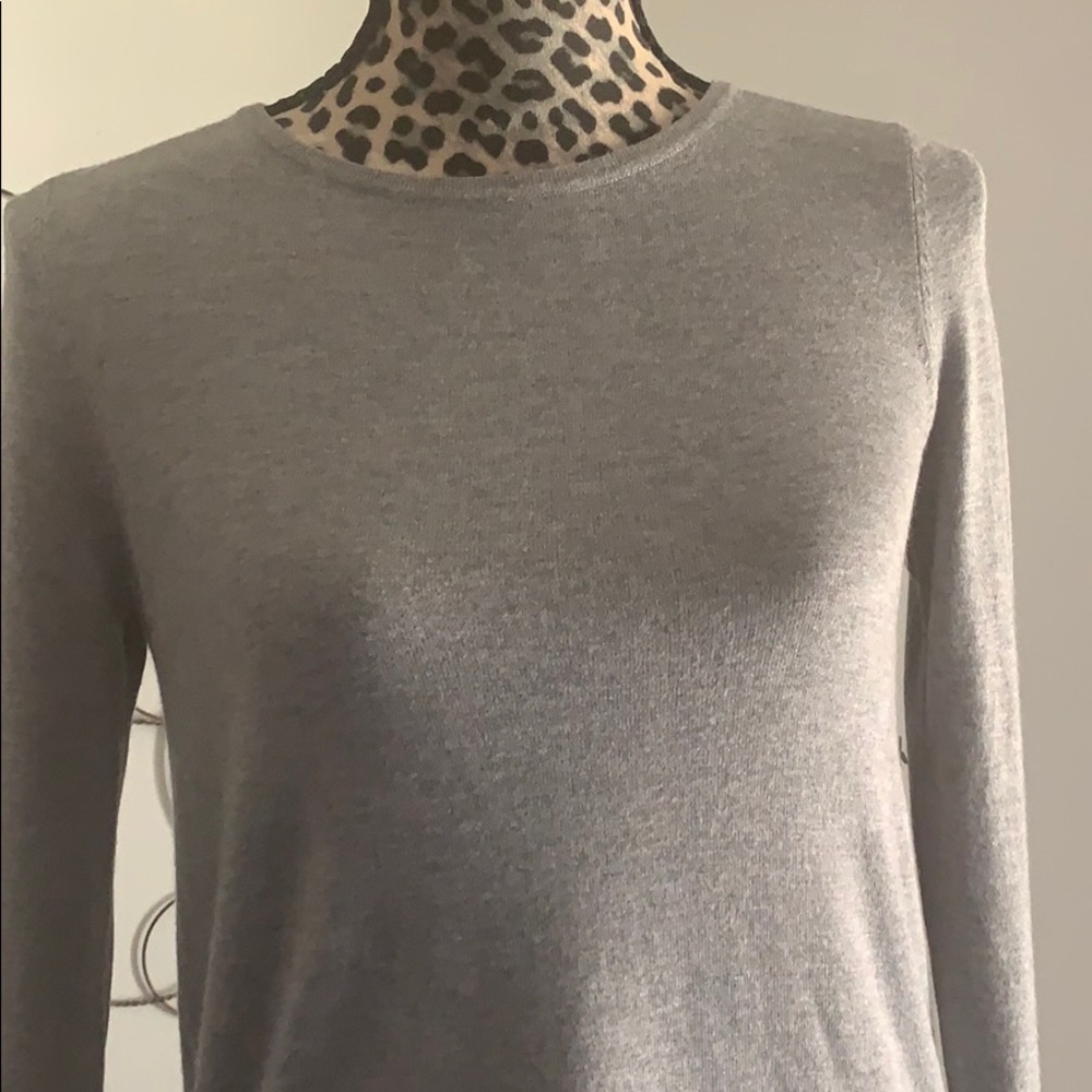 New Kensie Gray sweater with zipper back‎ - Picture 3 of 8